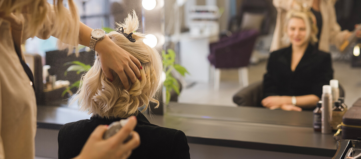 Shampoing, Coupe, Brushing et Soin aux Huiles essentielles