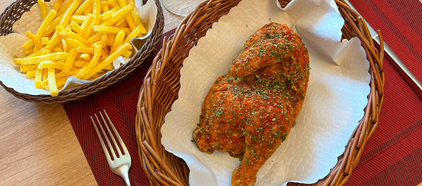Demi-Poulet au panier avec Pommes Frites et Salade pour 2 ou 4 personnes