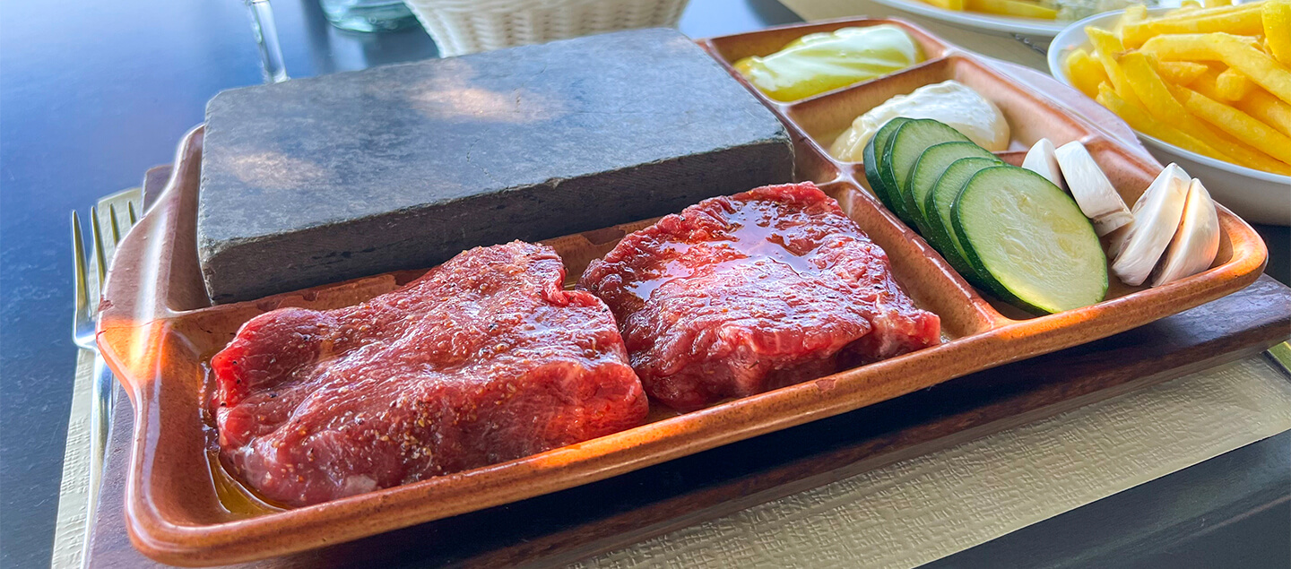 Menu Entrecôte sur ardoise avec entrée, dessert, et boissons comprises dès 2 personnes