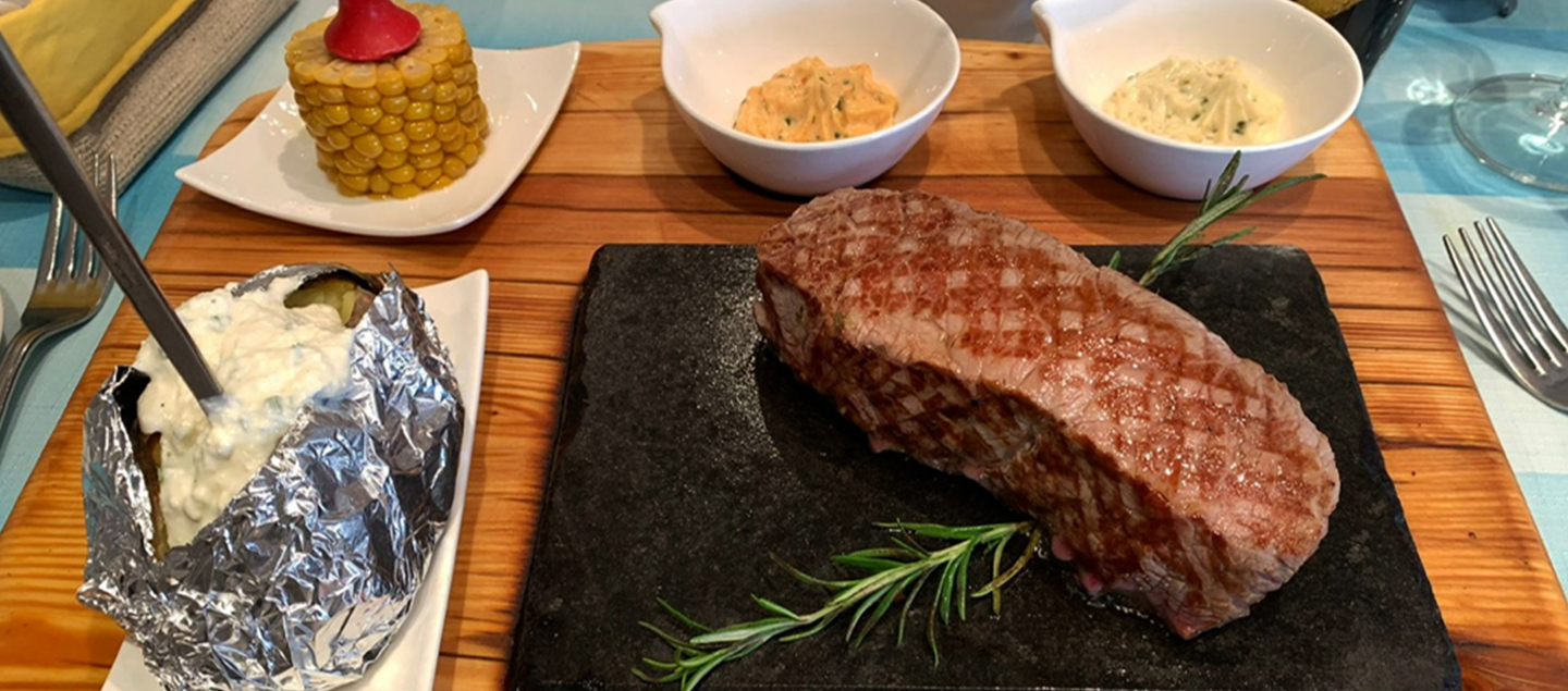Menu Entrecôte de Boeuf ou Rumsteck sur ardoise avec entrée et dessert dès 2 personnes