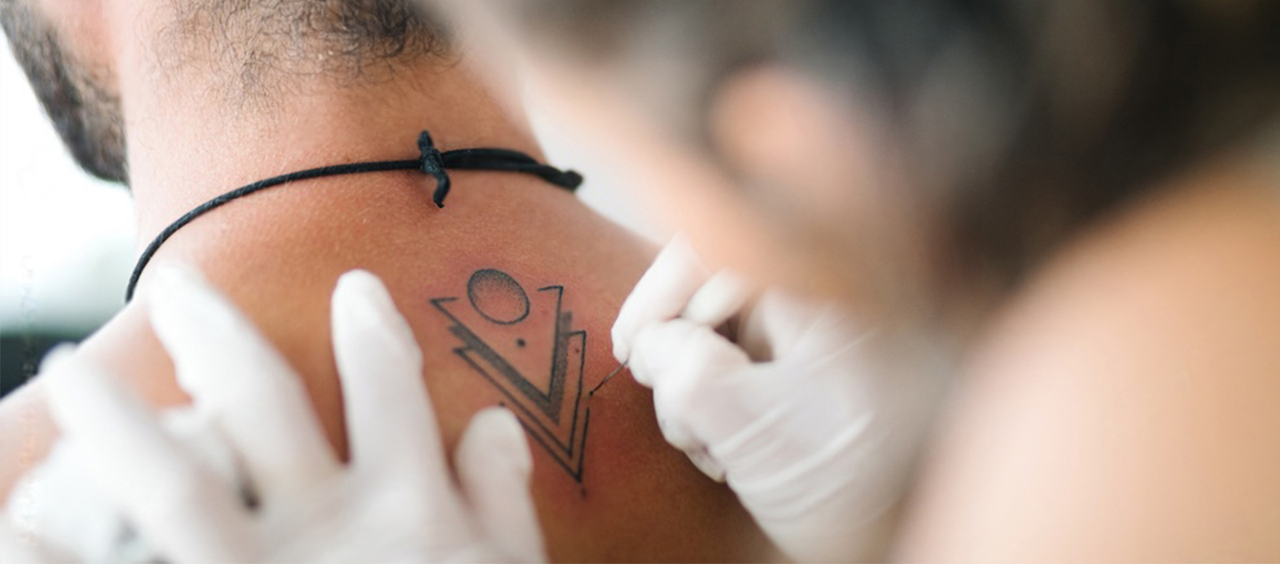 Tatouage minimaliste