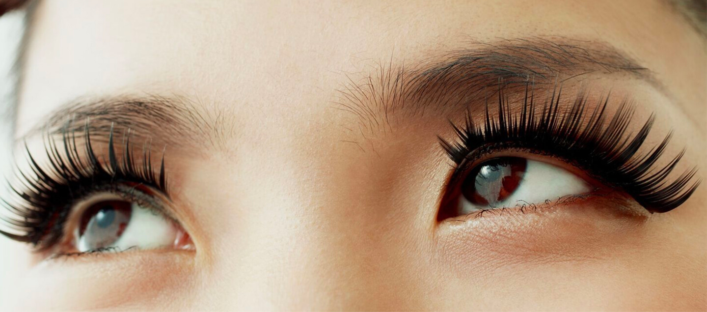 Rehaussement des cils avec teinture