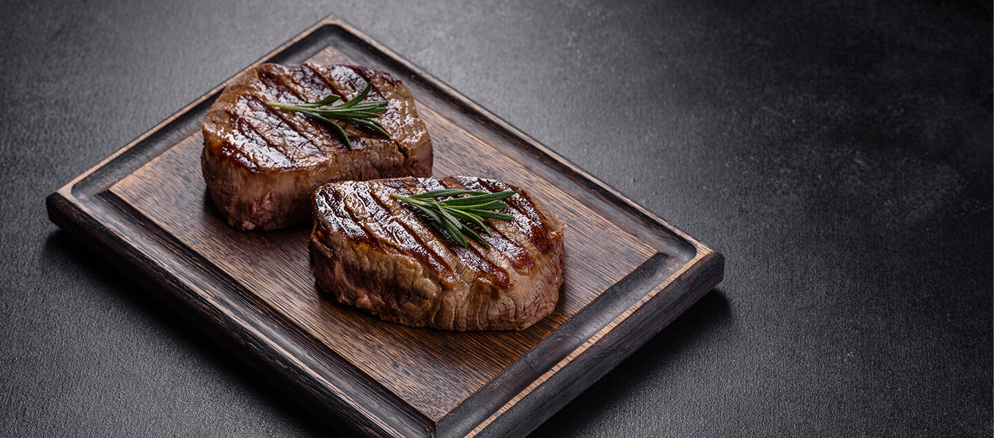 Menu viande sur ardoise au choix avec entrée, dessert et Kir de bienvenue dès 2 personnes