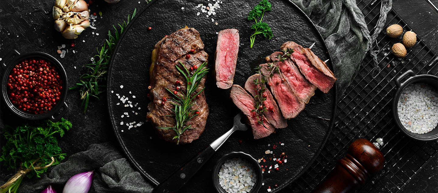 Menu Chasse Entrecôte de Cerf sur ardoise avec Terrine de gibier dès 2 personnes