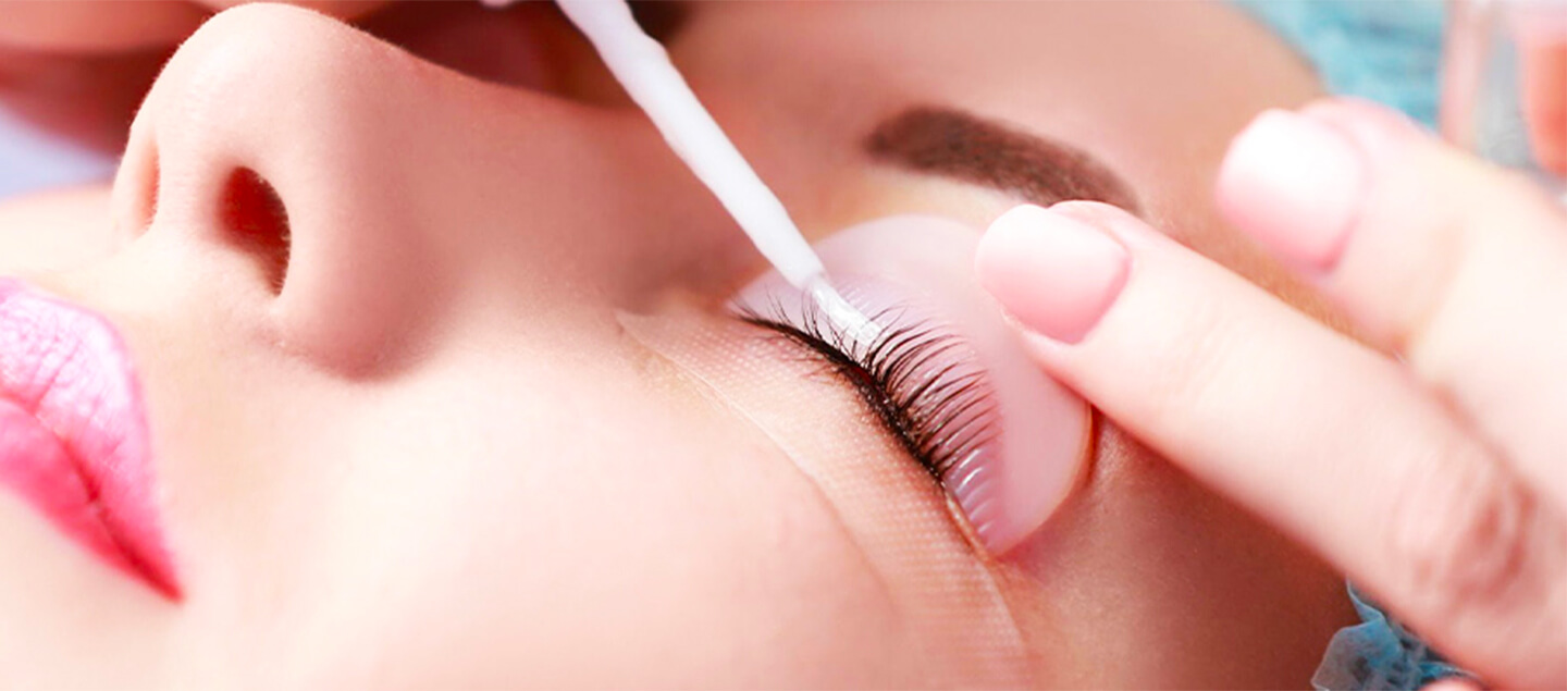 Lash lift / Traitement des cils avec teinture 