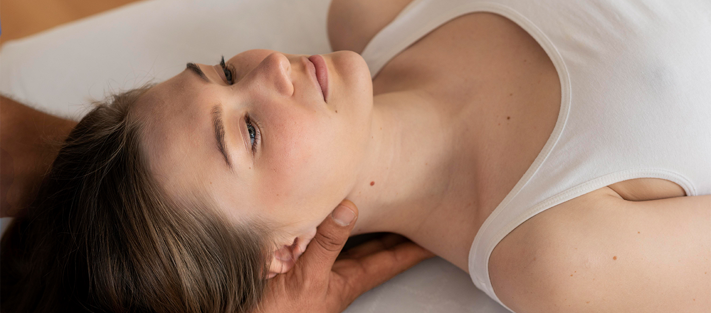 Shiatsu ou Massage détente énergétique aux huiles avec Relaxation du visage et du crâne