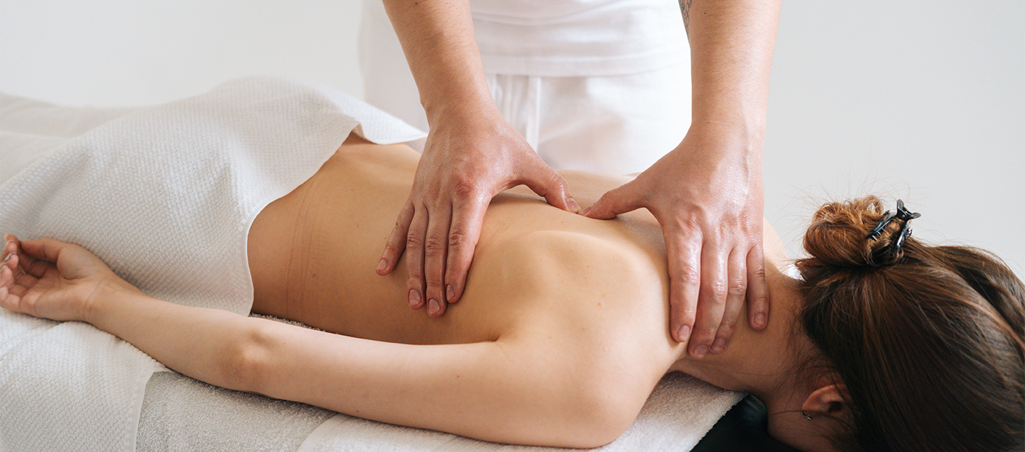 Massage classique et relaxant du dos