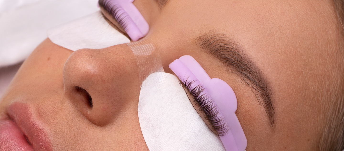 Rehaussement de cils avec Teinture et kératine