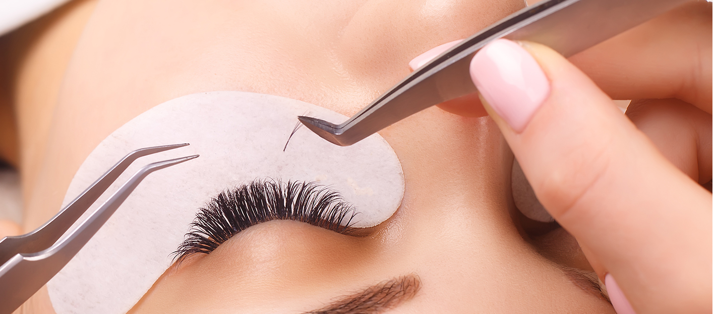 Pose d'extensions de cils 