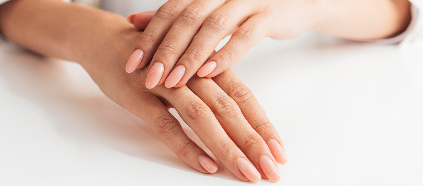 Manucure express avec pose de vernis semi-permanent ou Pose américaine avec capsules et vernis