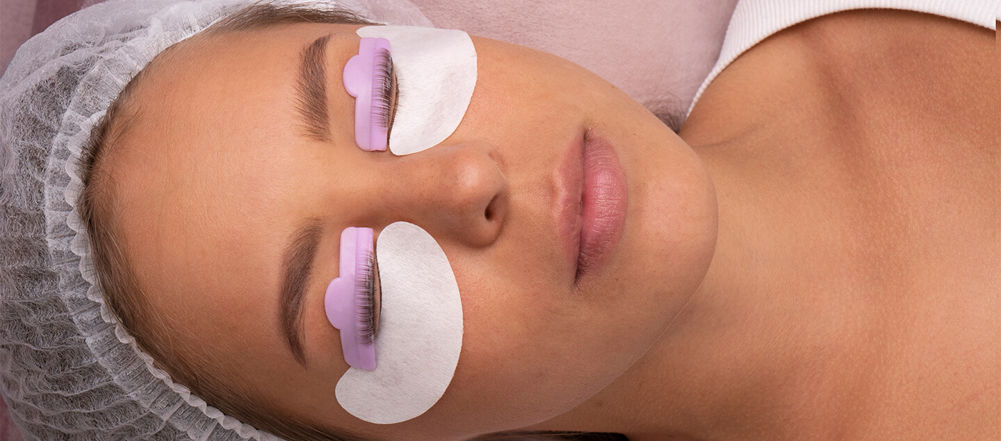 Rehaussement de cils avec teinture