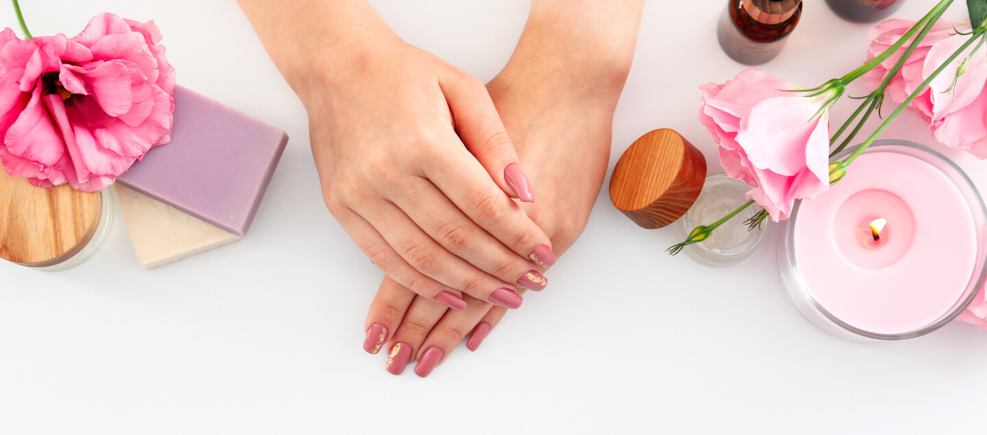 Manucure avec pose de vernis semi-permanent
