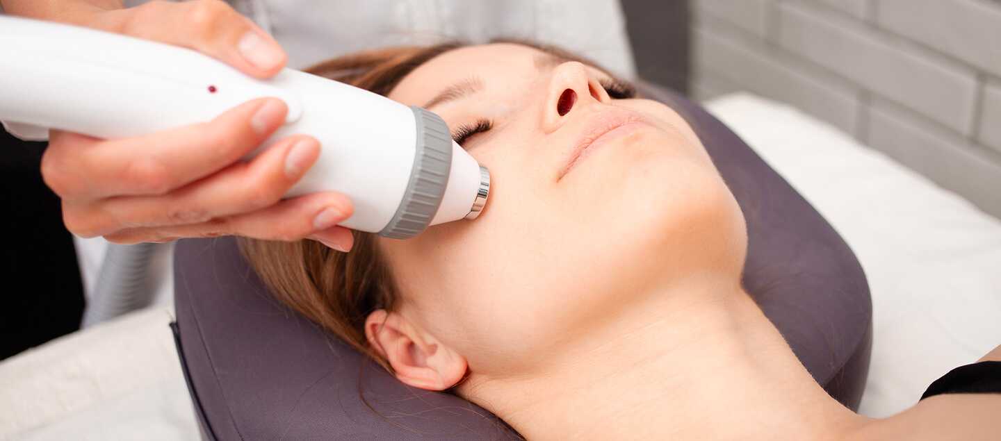 Soin du visage Oxygénéo avec ou sans radiofréquence, pour exfolier en douceur