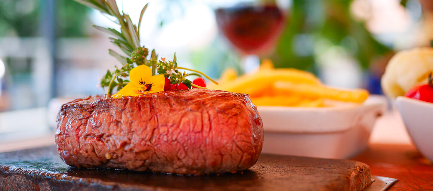 Menu filet de boeuf sur ardoise avec entrée et dessert pour 2 ou 4 personnes