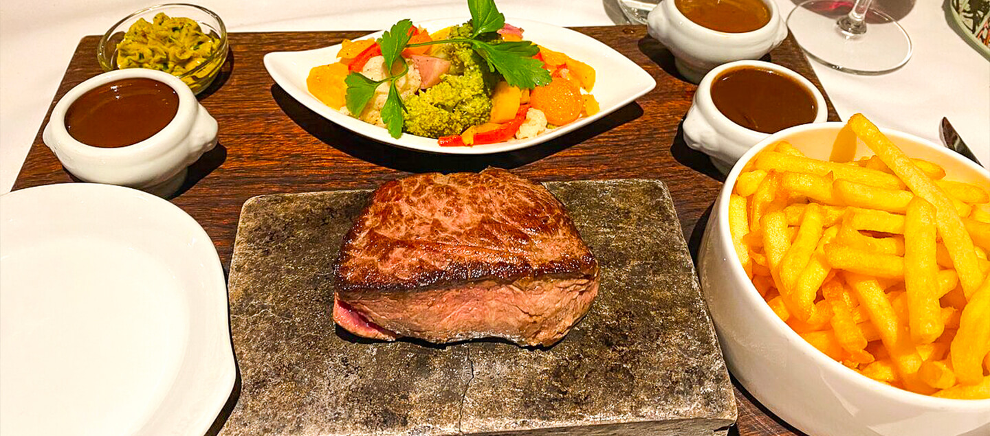 Menu Entrecôte de bœuf sur ardoise avec entrée et dessert, dès 2 personnes