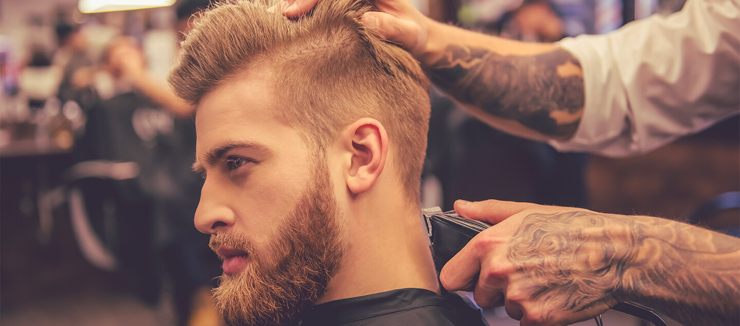 Coupe pour homme avec rasage de la barbe et couleur au choix