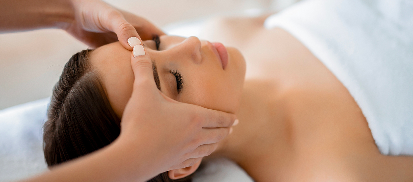 Massage facial japonais de type Kobido