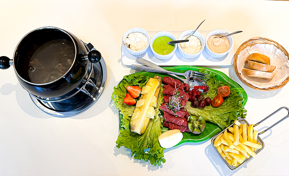 Menu Fondue Bourguignonne ou Chinoise avec entrée, dessert et Verre de