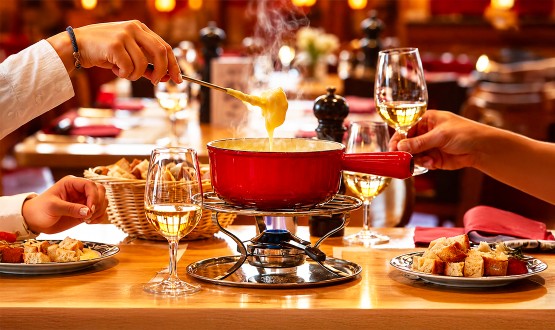 Menu Fondue moitié-moitié avec entrée et dessert dès 2 personnes