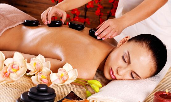 Massage aux pierres chaudes de 75 minutes
