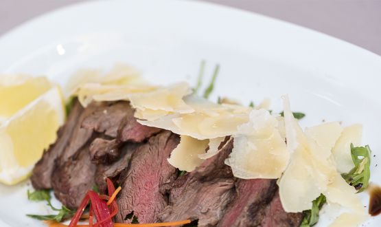 Menu Tagliata de Boeuf grillé avec entrée et dessert pour 2 ou 4 personnes