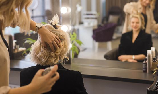 Shampoing, Coupe, Brushing et Soin aux Huiles essentielles