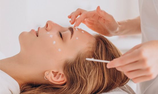 Soin du visage de 75 minutes au choix - 1 ou 3 séances 