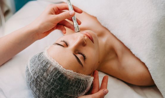 Soin du visage par Microdermabrasion