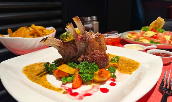 Menu raffiné au choix avec entrée, plat, dessert et boissons dès 2 personnes 