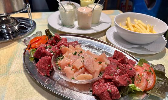 Menu Fondue chinoise avec entrée, dessert et Kir de bienvenue dès 2 personnes