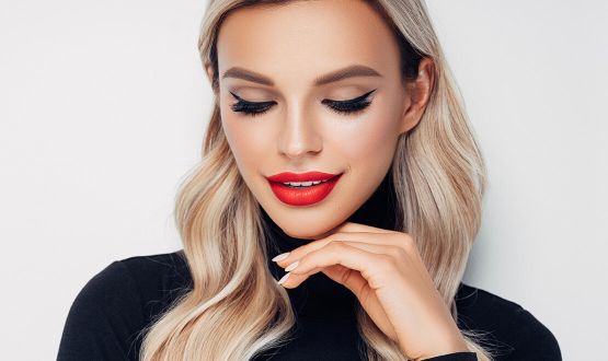 Maquillage semi-permanent des sourcils, des yeux ou des lèvres