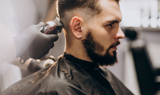 Coupe homme avec Shampoing, Rasage de la Barbe ou Massage au choix