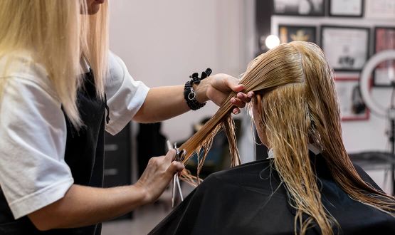 Coupe avec Shampoing et Brushing - Cheveux courts à longs