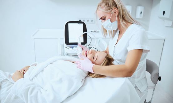 Soin du visage régénérant par Microneedling 