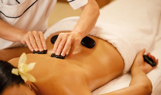 Massage aux Pierres chaudes avec Aromathérapie 