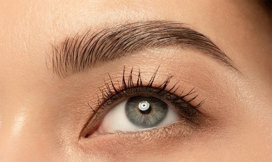 Maquillage semi-permanent des sourcils par Microblading