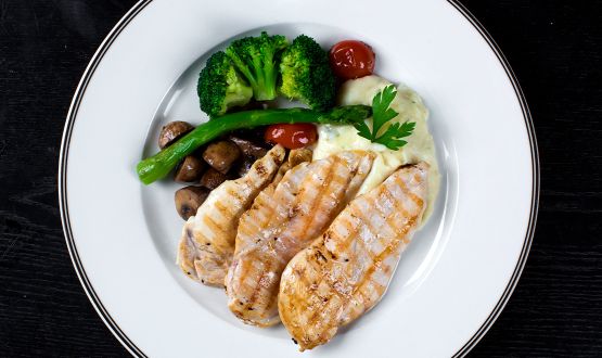 Menu Escalope de Poulet avec entrée et dessert dès 2 personnes