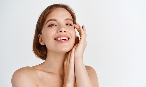 Soin du visage intense + Microdermabrasion + Peeling au charbon + Photothérapie + Blanchiment dentaire américain