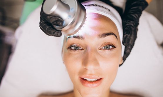 Soin du visage anti-âge avec Photothérapie 