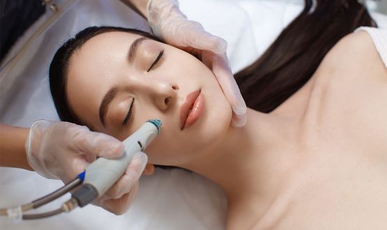 Soin du visage Hydrafacial avec Massage de la nuque et épaule