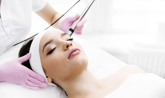  Soins du Visage en profondeur avec Microdermabrasion