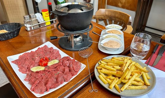 Menu Fondue chinoise à volonté avec entrée, dessert et Verre de bienvenue dès 2 personnes
