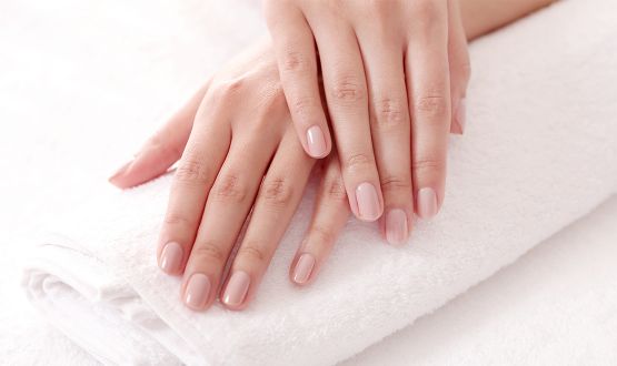 Manucure avec pose de Vernis semi-permanent et Massage des mains