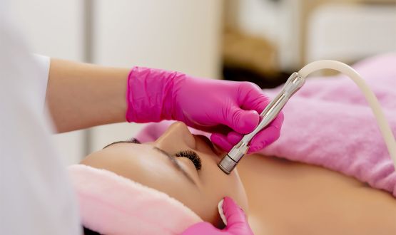 Soin Diamond Microdermabrasion avec Photothérapie - 1, 3 ou 6 séances