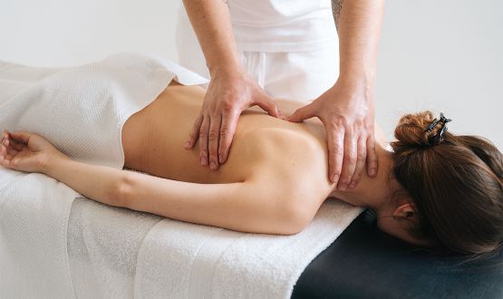 Massage relaxant du corps entier de 60 minutes à domicile