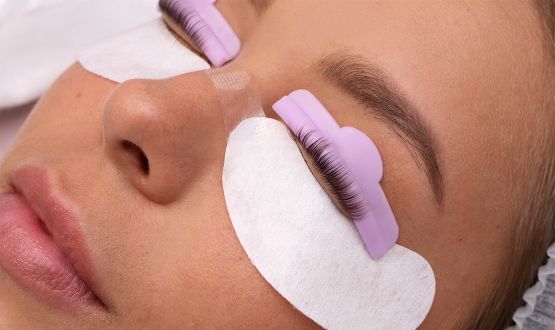 Rehaussement de cils avec Teinture et kératine