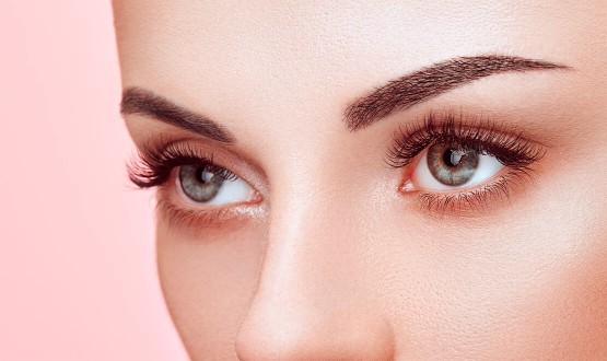 Rehaussement de cils avec teinture, soin à l'or 24K et bon de CHF 20.- 