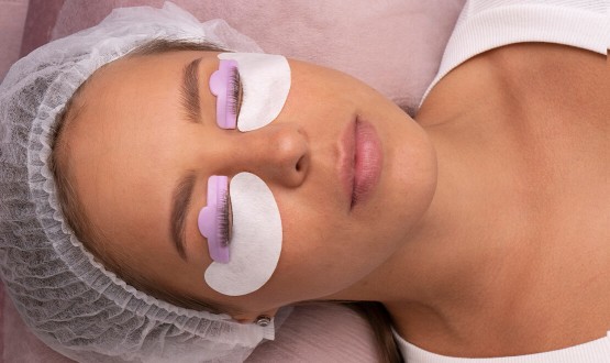 Rehaussement de cils avec teinture