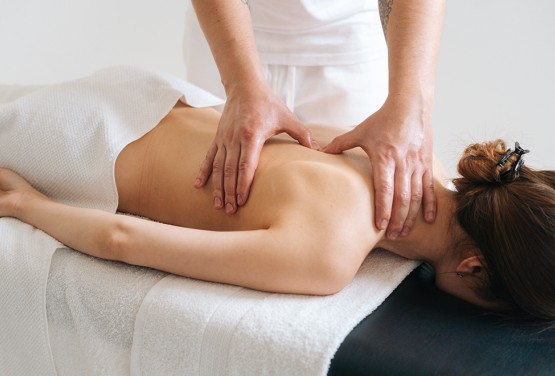 Massage classique et relaxant du dos
